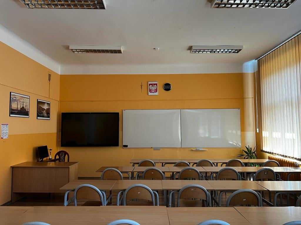 Zdjęcie sale_2LO (07)b71dcd53-7787-4daa-bf92-78a97a5a75bf.jpg w galerii Galeria sal